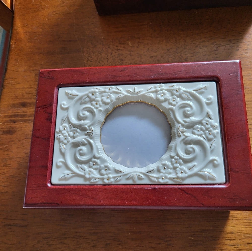 Lenox Mahogony Cherished Memories Porcelain With Gold Trim Wooden Jewelry Box
